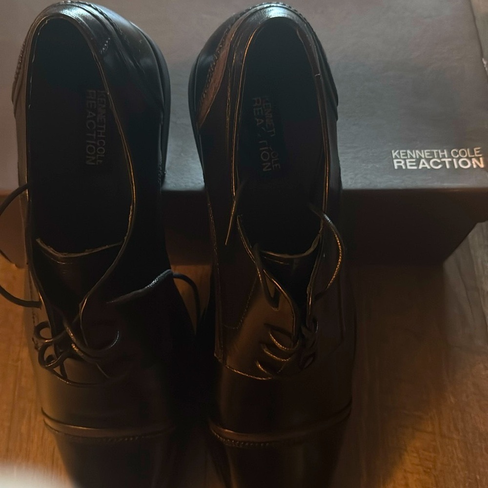 Mens size 11 lace up black shoe new